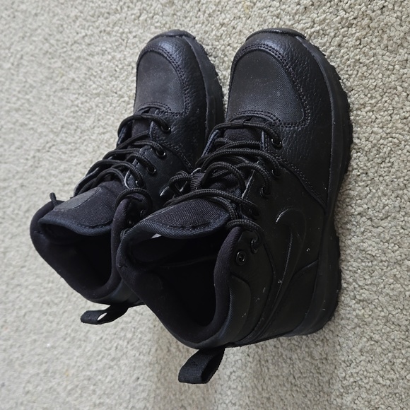 Nike boot - Picture 2 of 2